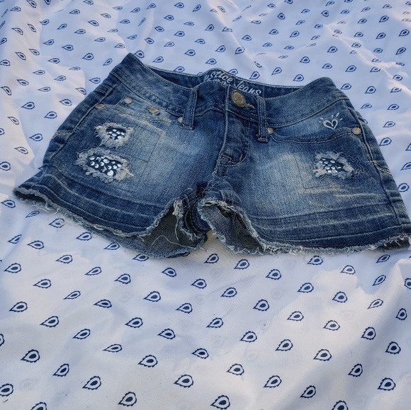 Like New! Justice Raw Hem Denim Shorts size 6R - Picture 3 of 6